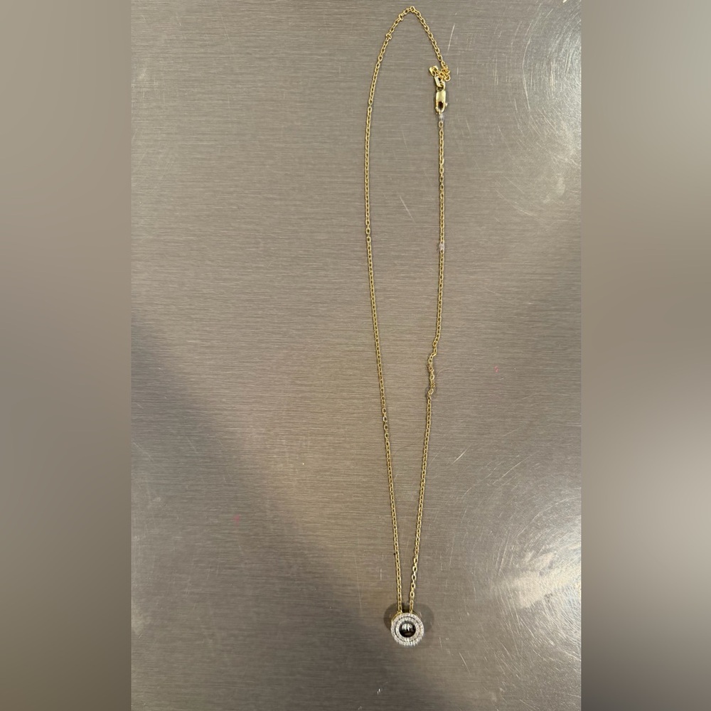Elegant Gold Pendant Necklace